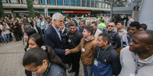 alcalde_de_bogota_agradeciendo_a_policias.jpg
