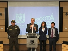 alcalde_mayor_de_bogota_reporta_banda_de_policias_dedicada_al_robo_en_tm.jpg