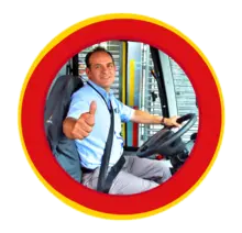 Conductora del Sistema TransMilenio listo para servir a los usuarios