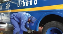 Mec&aacute;nico de buses de TransMilenio