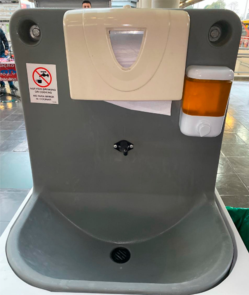 Lavamanos en estaciones de TransMilenio Lavamanos en estaciones de TransMilenio