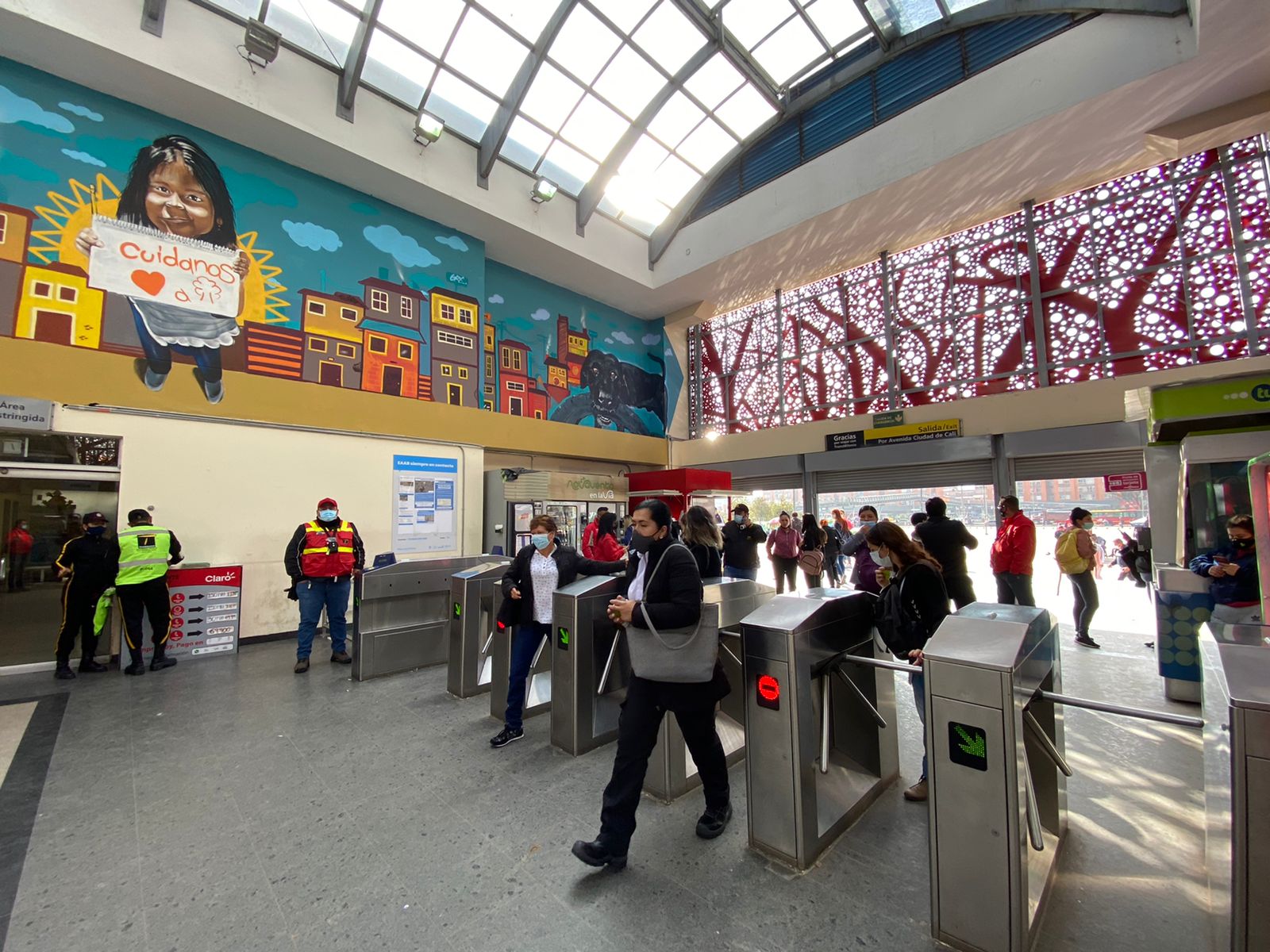  Nuevas fachadas de portales y estaciones