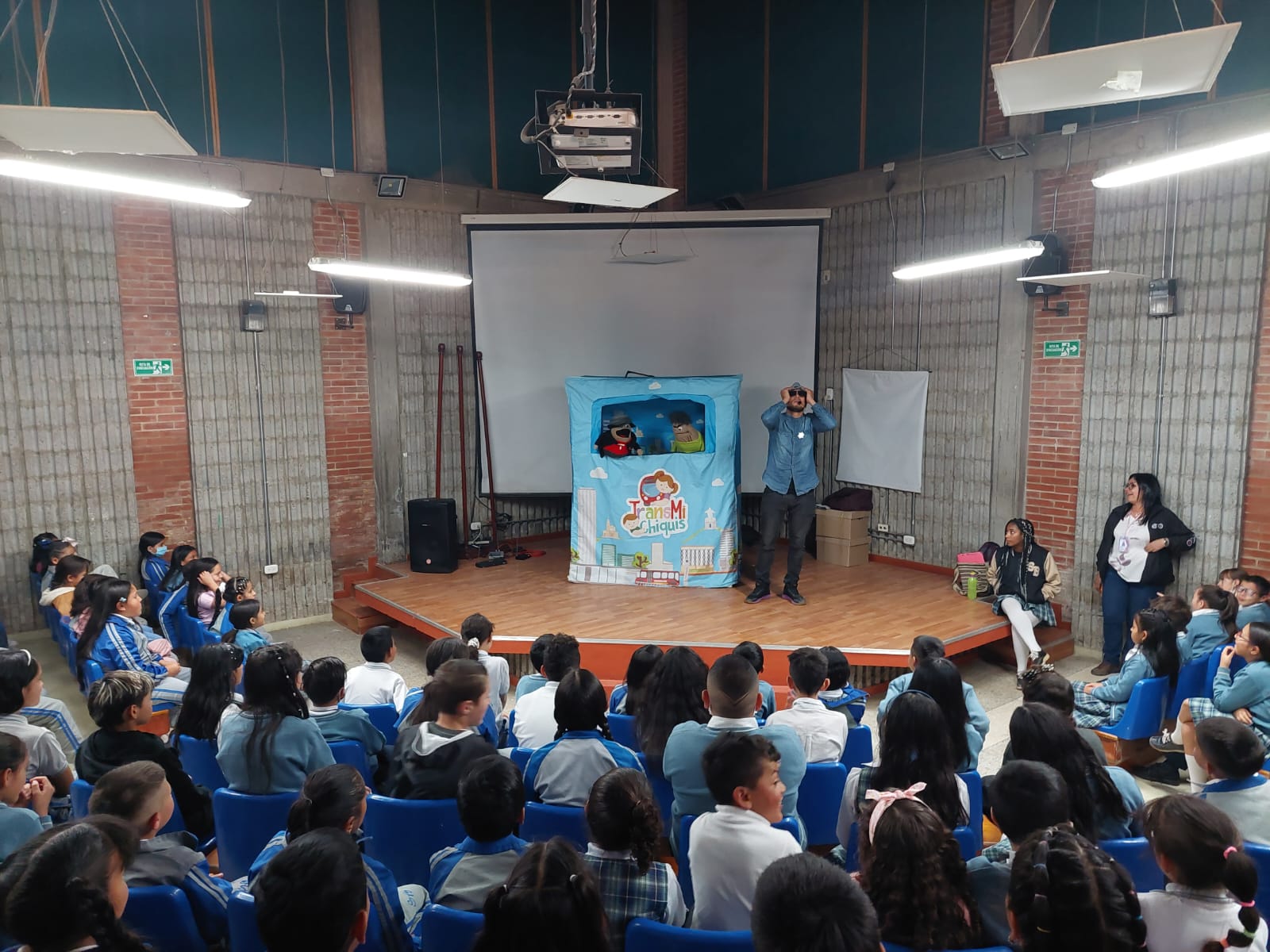 Actividades de TransMiChiquis con obras de teatro con títeres