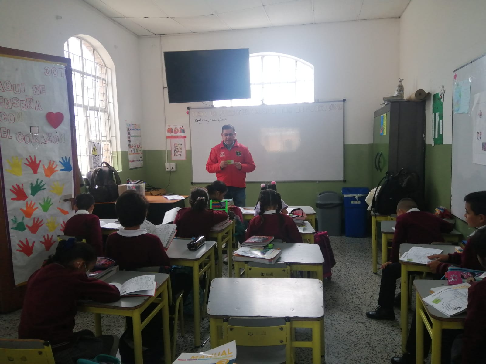 Socialización con estudiantes de colegios de gestor social de TRANSMILENIO Socialización con estudiantes de colegios de gestor social de TRANSMILENIO