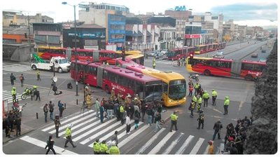 TRANSMILENIO S.A., se pronuncia frente a accidente de dos articulados