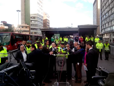 Mujeres polic&iacute;as trabajan encubiertas contra delitos de g&eacute;nero
