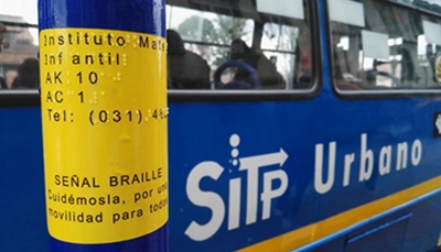 TransMilenio invita a cuidar las se&ntilde;ales Braille del sistema
