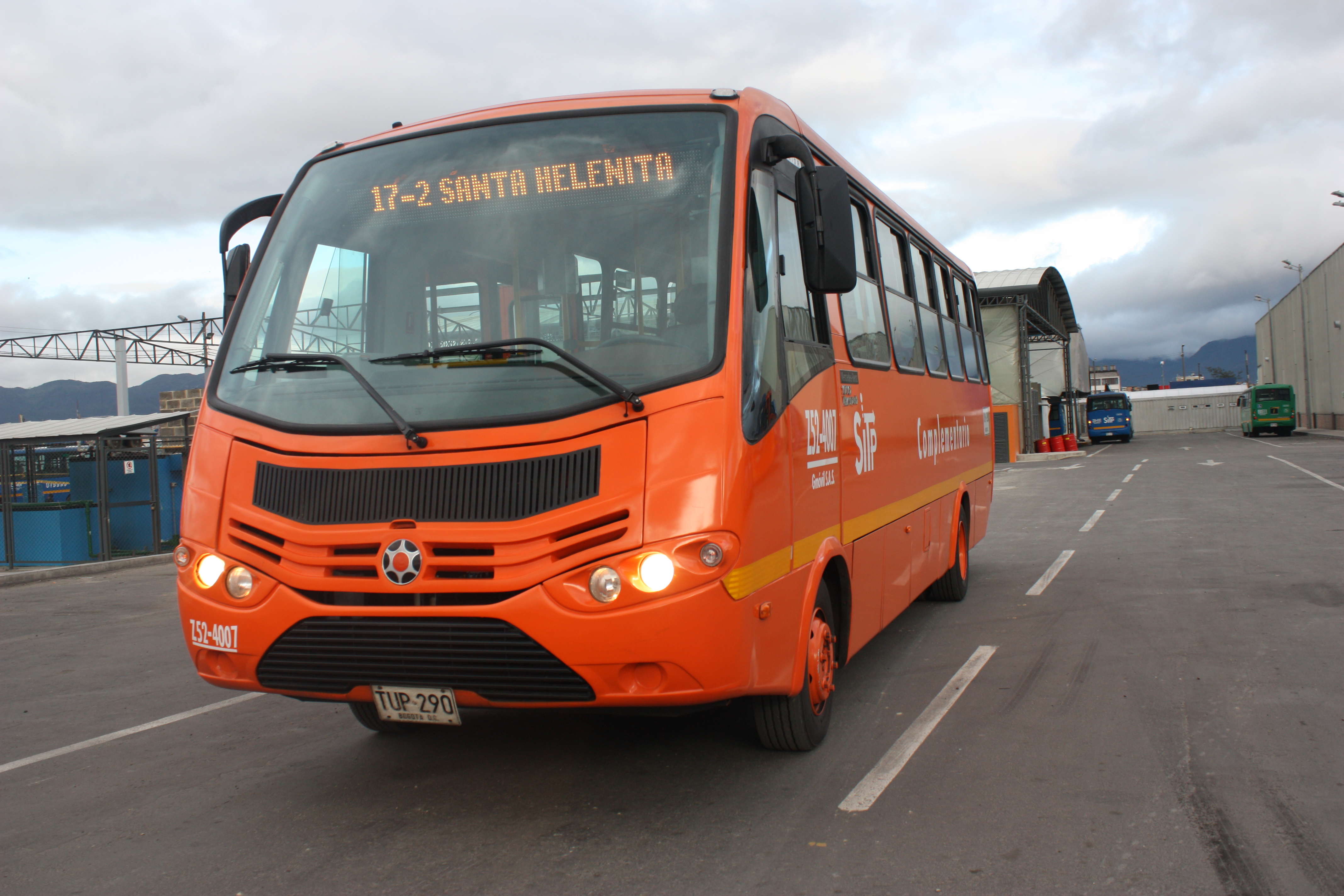 En Bogot&aacute;: PRIMERA SALIDA DE BUSES COMPLEMENTARIOS 