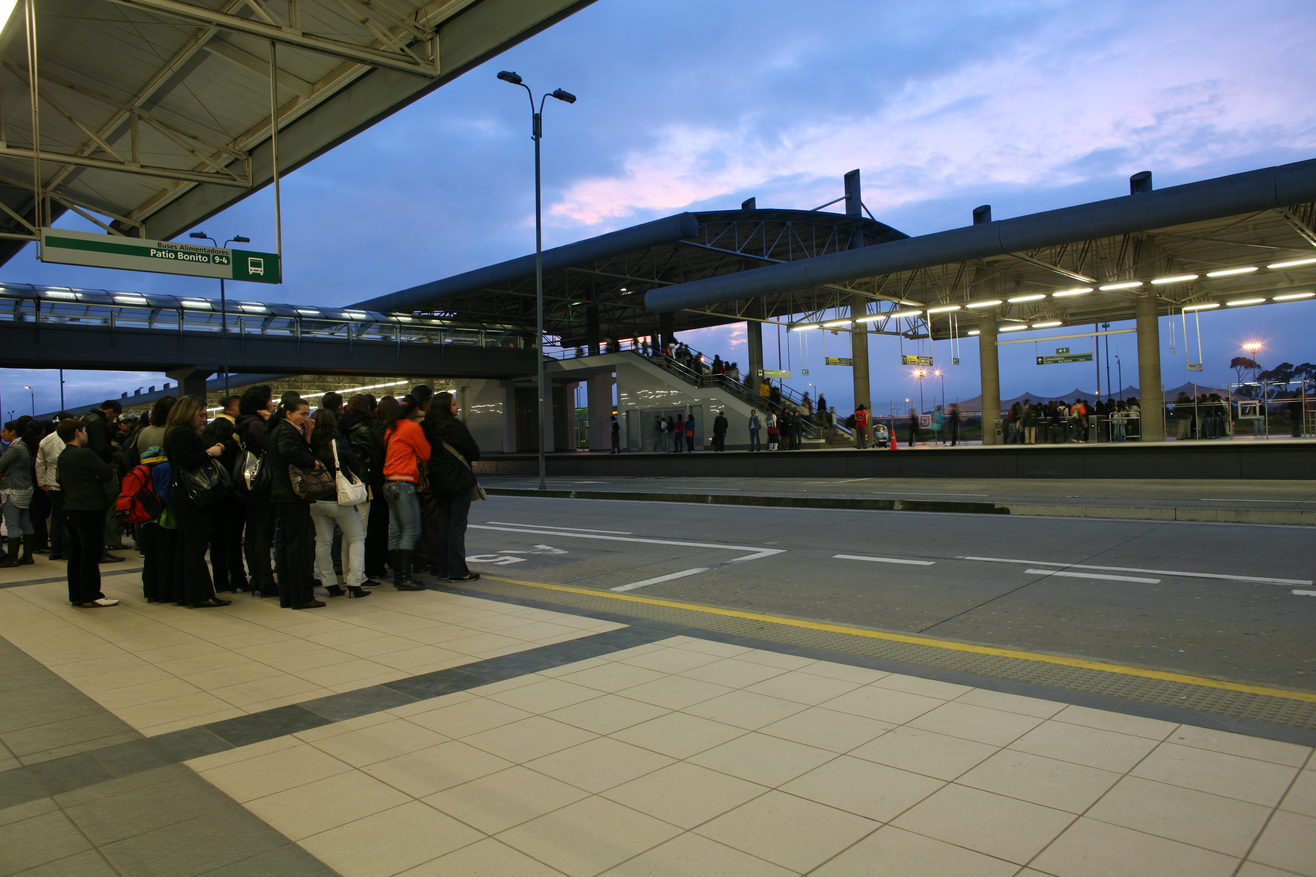 EN EL PORTAL AMERICAS SE LLEVARA A CABO SIMULACRO EN ATENCION CUANDO SE PRESENTE ACCIDENTE DE TRANSITO