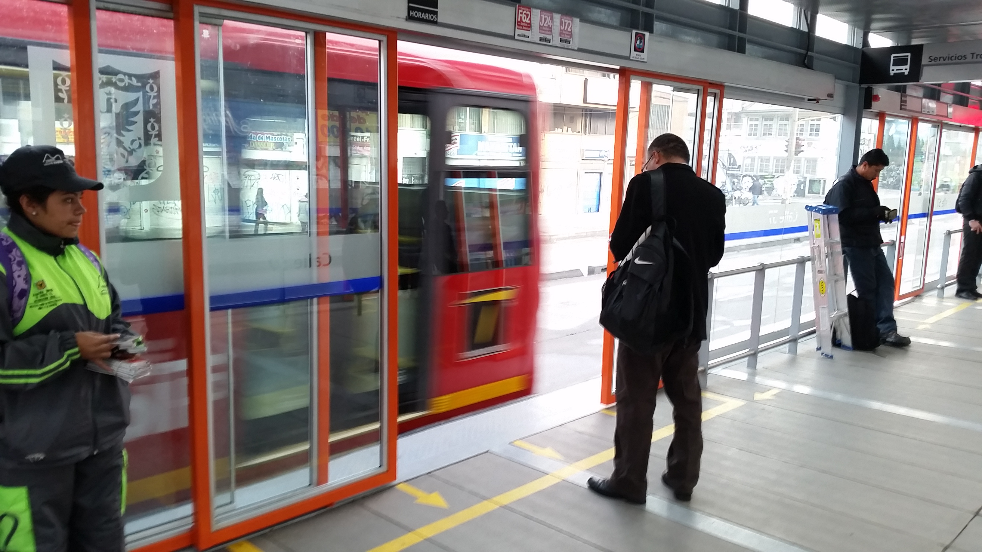 INICIA PRUEBA PILOTO DE INSTALACI&Oacute;N DE PUERTAS ANTICOLADOS