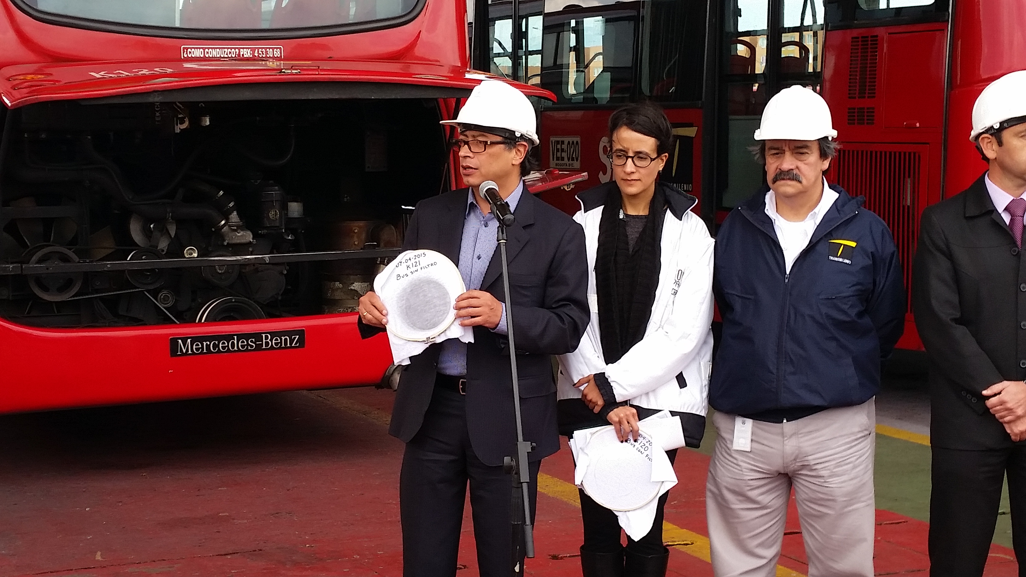 Filtros de part&iacute;culas disminuyen emisi&oacute;n de gases de buses de Transmilenio en un 97%