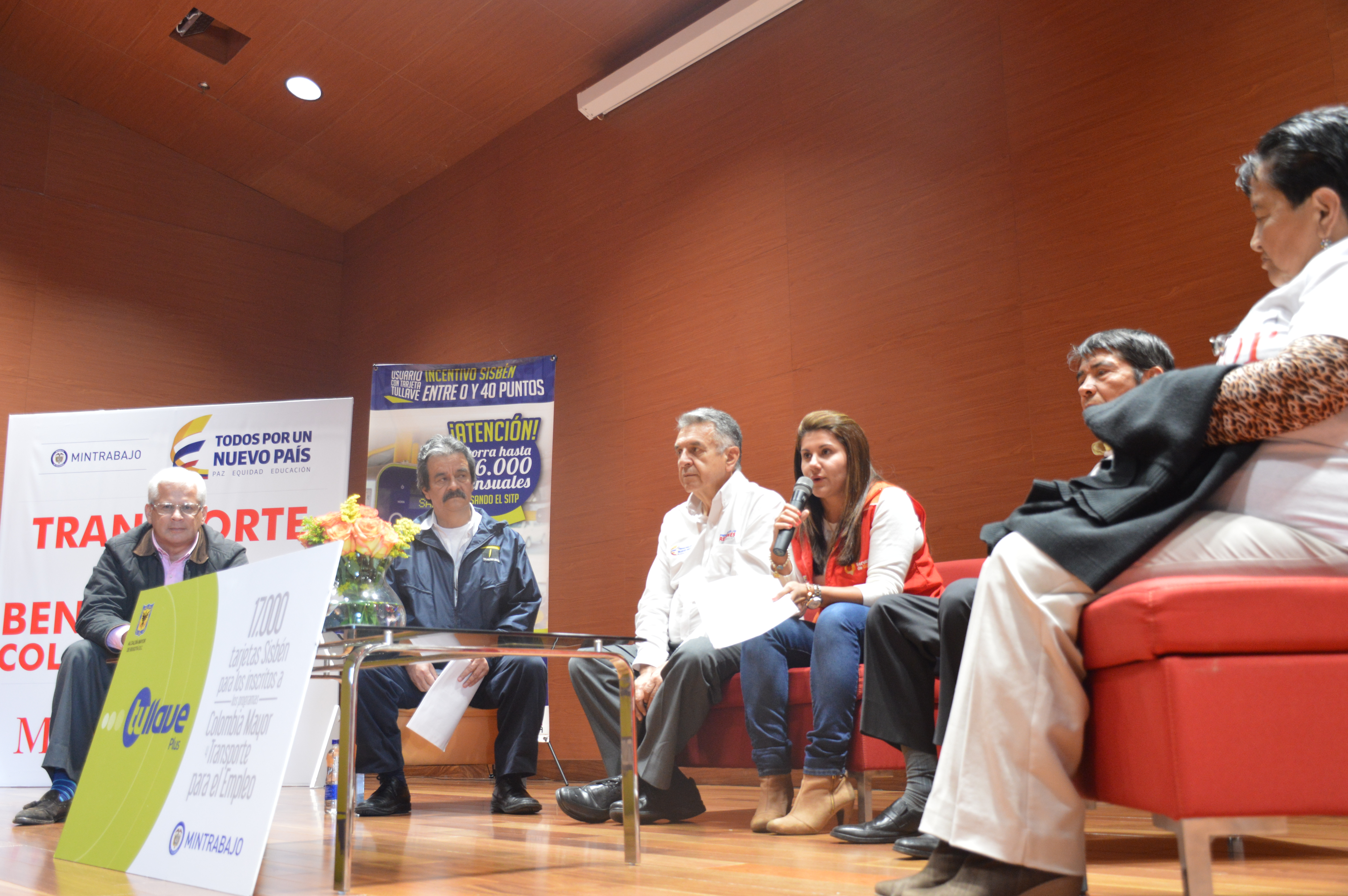 TRANSMILENIO S.A., entreg&oacute; 17 mil tarjetas SITP con incentivo Sisb&eacute;n, en el marco de los programas ?Transporte para el Empleo? y ?Colombia Mayor? del Ministerio de Trabajo