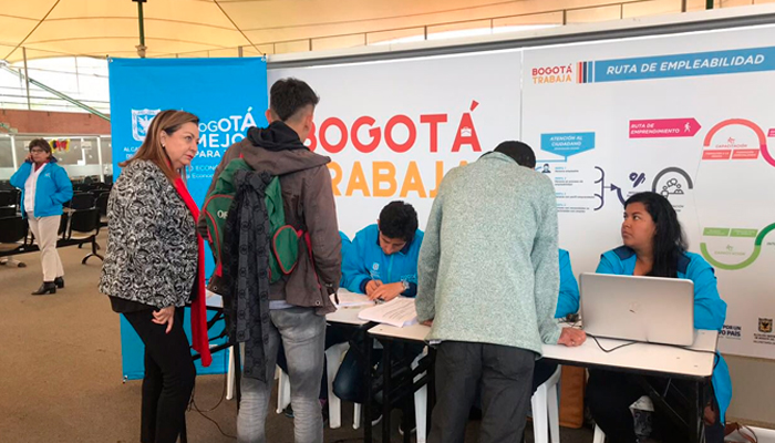 Distrito realiza II feria del empleo para vendedores informales dentro de TransMilenio