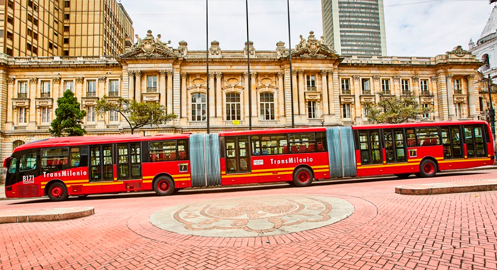 Nuevo bus de TransMilenio estacionado en el eje ambiental Nuevo bus de TransMilenio estacionado en el eje ambiental
