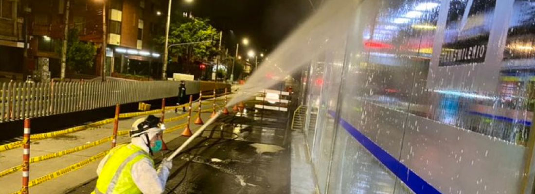 TransMilenio refuerza jornadas de desinfecci&oacute;n tras alerta naranja